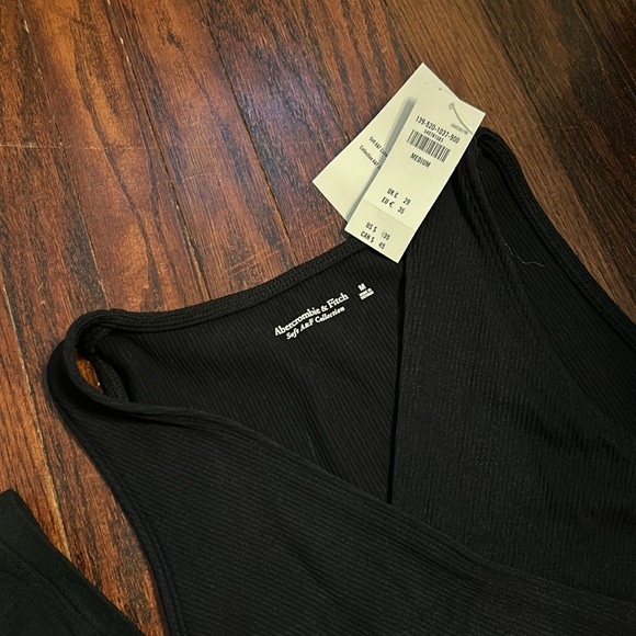 Abercrombie Hollister Tank Lot - Picture 5 of 6